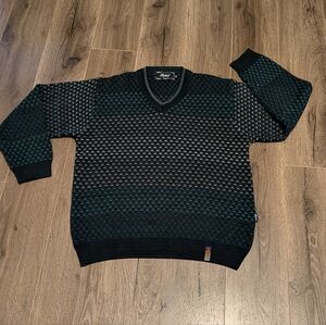 Bastion . Men's Black and Green Sweater. Textured. Long Sleeve. V Neck. Quality.